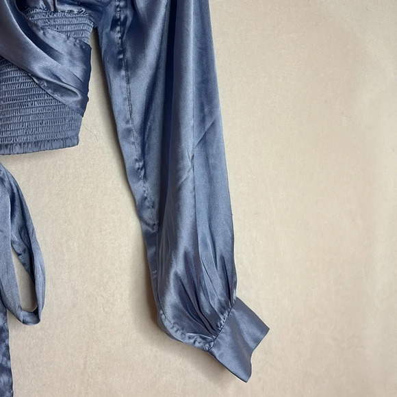 Urban Outfitters Light Blue Maya Smocked Tie-Back Long Sleeve Crop Top Size XS - Picture 5 of 12